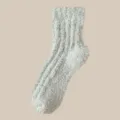 Weiche flauschige Korallenfleece-Wintersocken in Hellgrau für warme Füße und Heimentspannung - Einheitsgröße / Hellgrün