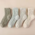 Set aus 4 weichen, dicken Korallenvlies-Wintersocken für gemütliche Abende - Einheitsgröße / Grüntöne