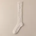 Dicke und gemütliche cremeweiße flauschige Zopfstrick-Wintersocken für Damen - Einheitsgröße / Haferflockenfarbe