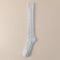 Dicke hellblaue flauschige Zopfstrick-Socken für warmen Schlafkomfort im Winter - Einheitsgröße / Graublau