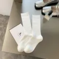 Modische weiße gerippte Wadenstrümpfe im minimalistischen japanischen Stil - Einheitsgröße / Weiß