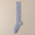 Weiche hellblaue flauschige Kniestrümpfe mit Zopfmuster für gemütliche Winterwärme - Einheitsgröße / Blau