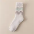 Calze accoglienti in pile corallo bianco sporco con motivo a zigzag pastello per l'inverno - Cammello