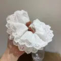 Eleganter weißer Vintage-Lace-Scrunchie mit aufwendigen floralen Stickereidetails - 20# Weiße Spitze Vier Schichten