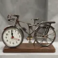 Orologio sveglia creativo a forma di bicicletta vintage con finitura argento metallizzato - Sveglia a Forma di Bicicletta / Bronzo