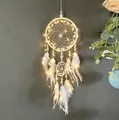 Atrapasueños hecho a mano con luces LED cálidas y plumas para decoración pared - Blanco con Luces