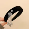 Elegante cerchietto in velluto nero con nappe e campanelli d'argento in stile cinese - Nappina Argentata su un Solo Lato / Nero