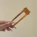 Elegant amber cat-shaped acetate U-shaped hair stick for effortless bun hairstyles - Slim Cat / Brown