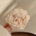 Pince à cheveux fleur de rose en tissu abricot élégante pour un style vintage - Rose Abricot