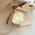 Pince à cheveux élégante en forme de rose blanc crème avec un design esthétique vintage - Rose Blanc Cassé