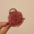 Pince à cheveux élégante avec fleur en tissu rose poudré pour un look raffiné. - Rose Vieux Rose