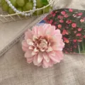 Pince à cheveux vintage en forme de fleur rose artificielle multicouche - Dahlia Rose Pâle