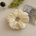 Coletero de tela crema de gran tamaño estilo coreano con elegante textura plisada - Blanco Roto