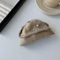 Pince à cheveux élégante en satin champagne avec embellissements de perles pour femmes - Triangle en Satin avec Perles Artificielles / 13.5cm / Champagne