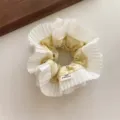 Chouchou plissé élégant en dentelle double couche crème et blanc pour les chignons - Jaune