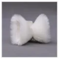 Vista detallada de horquillas con orejas de gato de felpa blanca accesorio Lolita. - Orejas de zorro puntiagudas Q - Exterior blanco, interior blanco