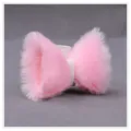 Gros plan sur les pinces à cheveux oreilles de chat roses duveteuses en fausse fourrure. - Oreilles de renard pointues tout rose