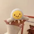Pince à cheveux mignonne en peluche en forme d'œuf au plat avec un visage souriant - Pince en Peluche Œuf au Plat