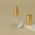 Άδειο γυάλινο μπουκάλι αρώματος 10ml, επίπεδο στρογγυλό σχήμα ελαστικού με χρυσή αντλία. - Χρυσό