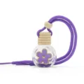 Auto Parfüm Flasche Anhänger Glas Aromatherapie ätherisches Öl Diffusor mit lila Blume Dekor. - Lila