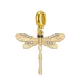 Detaillierte Makroansicht eines goldenen Libellenanhängers mit funkelnden Strasssteinen - Goldener Libellenstil mit Strass (DGB1865-1)