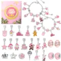 Gedetailleerd overzicht van roze kerst-DIY-armbandset met diverse feestelijke bedeltjes - Zilveren Armband Set (SDT122) / Zilver