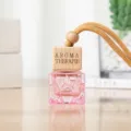 Rosa geometrische Glas Auto Parfüm Anhänger Flasche mit Holzdeckel und gelber Kordel. - Rosa