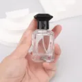 30ml Klarglas Parfumflasche mit schwarzem geometrischem Deckel, nachfuellbarer Kosmetikbehaelter. - 30ml / Transparenter schwarzer Deckel