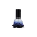Vista dettagliata del flacone di profumo in vetro rosa blu sfumato da 6ml con tappo nero. - Nero