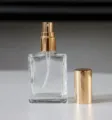15ml τετράγωνο γυάλινο μπουκάλι αρώματος με χρυσή αντλία και καπάκι για ταξιδιωτικά καλλυντικά. - Χρυσό