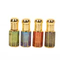 Detailaufnahme der ätherischen Öl Roller Flasche mit filigranem Vintage Muster und Goldkappe. - 6ml / Mehrfarbig