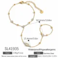 Bracelet de main élégant en acier inoxydable doré avec des pierres de zircon marquise - Bracelet Relié à une Bague (SL41935) / Plaqué Or 18K