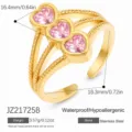 Anello a tripla fascia in acciaio inossidabile con zirconi rosa a forma di cuore - Triplo Cuore Rosa (JZ21725B)