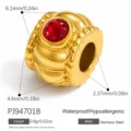 Distanziatore in acciaio dorato con cristallo rosso per gioielli fai da te - Stile Perlina Tamburo Geometrico (PJ94701B)