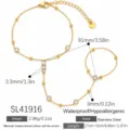 Pulsera de mano de acero inoxidable dorada con detalles de cristal y anillo ajustable. - Brazalete Hand Chain (SL41916) / Chapado en Oro de 18K / Dorado