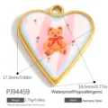 Colgante de corazón de acero inoxidable dorado con un lindo diseño de oso de peluche y rayas. - Estilo Corazón Oso de Peluche (PJ94459)