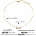 Collar de acero inoxidable dorado con colgantes de circón en forma de corazón, 40+5cm - Estilo Circonia Geométrica (XL32328)