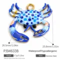 Blau-weißer Emaille-Krabbentalisman aus Edelstahl für DIY-Schmuck - Blaue Gepunktete Krabbenform (PJ94633B) / 1 Stück