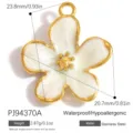 Anhänger mit weißer Emaille-Blume aus wasserfestem, vergoldetem Edelstahl Rostfrei - Blumenstil (PJ94370A) / 23.8x20.7mm / Weiß