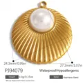 Elegante ciondolo a conchiglia in acciaio inox stile oceano con grande perla placcato oro - Stile Perla A Ventaglio (PJ94079)