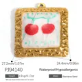 Pendentif cerise carré en acier inoxydable étanche avec des détails de mesure précis - Pendentif Carré à la Cerise Martelé (PJ94140)