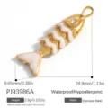 Premium vergoldeter Fisch-Anhänger aus Edelstahl mit weißen Emaille-Inlay-Details - Fisch A (PJ93986A)