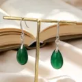 Elegantes pendientes de gota de calcedonia verde con ganchos de plata S925 y cristal - Plata 925 / Estilo Calcedonia Verde (K1176)
