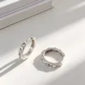 Elegantes pendientes de aro de plata S925 con patrón de triángulo geométrico y diseño minimalista - Plata 925 / Color Oro Blanco(K1063)