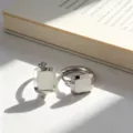 Pendientes de aro cuadrados de plata S925 con centro de esmalte blanco y diseño geométrico - Oro Blanco Esmalte Blanco