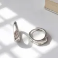 S925 Silber Creolen mit einzigartigem unregelmäßigem Dellen-Wassertropfen-Design für Damen. - 925er Silber / Weißgold