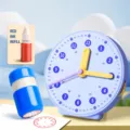 Pädagogisches Uhrenstempel Modell für Kinder Mathe Lernen, dreizeiger Zeiger Zifferblatt Lehrmittel. - Stempel-Set / 10x10cm / Blau