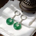 Elegantes pendientes de aro de plata S925 estilo chino con colgantes de dona verdes - Calcedonia Verde / Plata 925