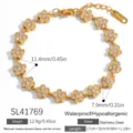 Pulsera de flores de acero inoxidable bañada en oro de 18k con cristales impermeable - Estilo de Flor de Cinco Pétalos Pavé (SL41769) / Dorado