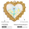 Pendentif cœur rétro en acier inoxydable avec émail floral et œil de chat - Style Fleur Bleue Émail Blanc Relief Floral (PJ93896)